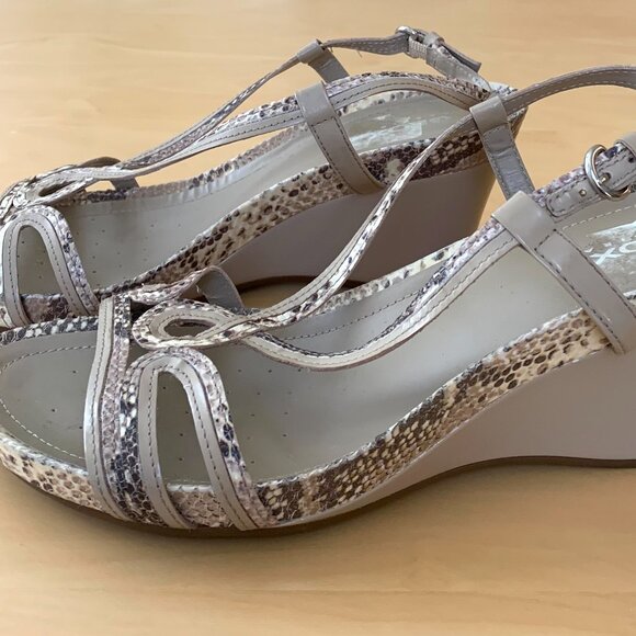 Geox Taupe Patent Leather With Snakeskin Trim Sandals - Picture 2 of 5
